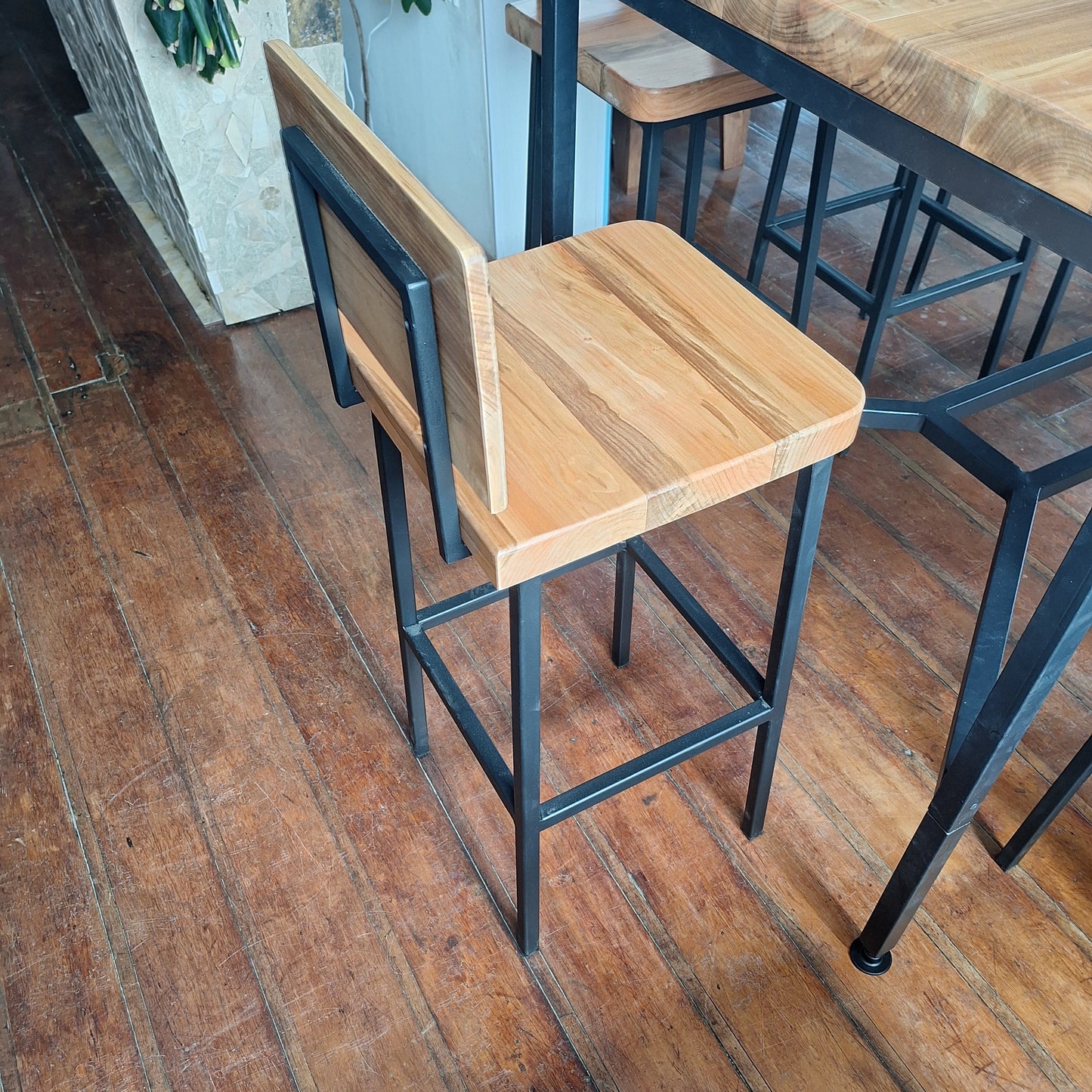 Piso de Fierro y Madera - Modelo Frankfurt