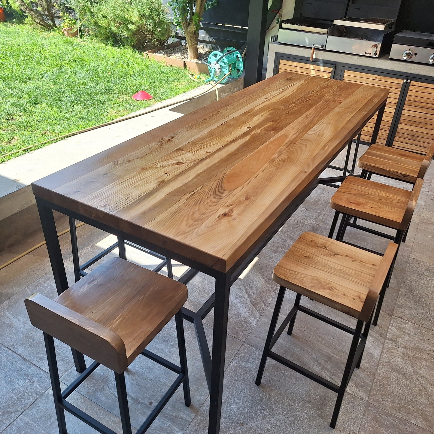 Mesa Alta de Terraza  - Fierro y Roble con 8 pisos