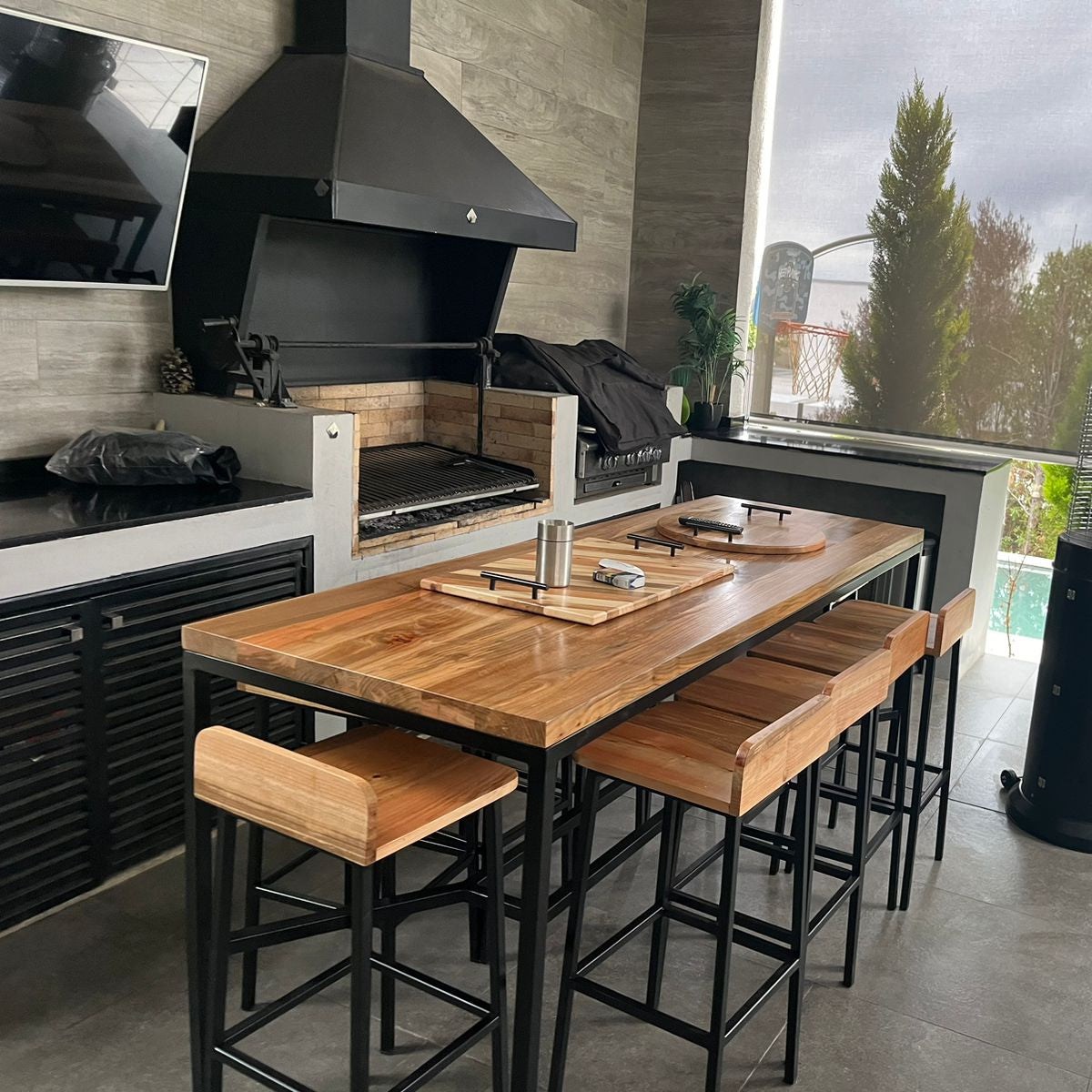 Mesa Alta de Terraza  - Fierro y Roble con 8 pisos